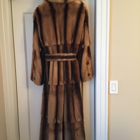 Fendi reversible mink coat with belt. - Picture 11 of 13